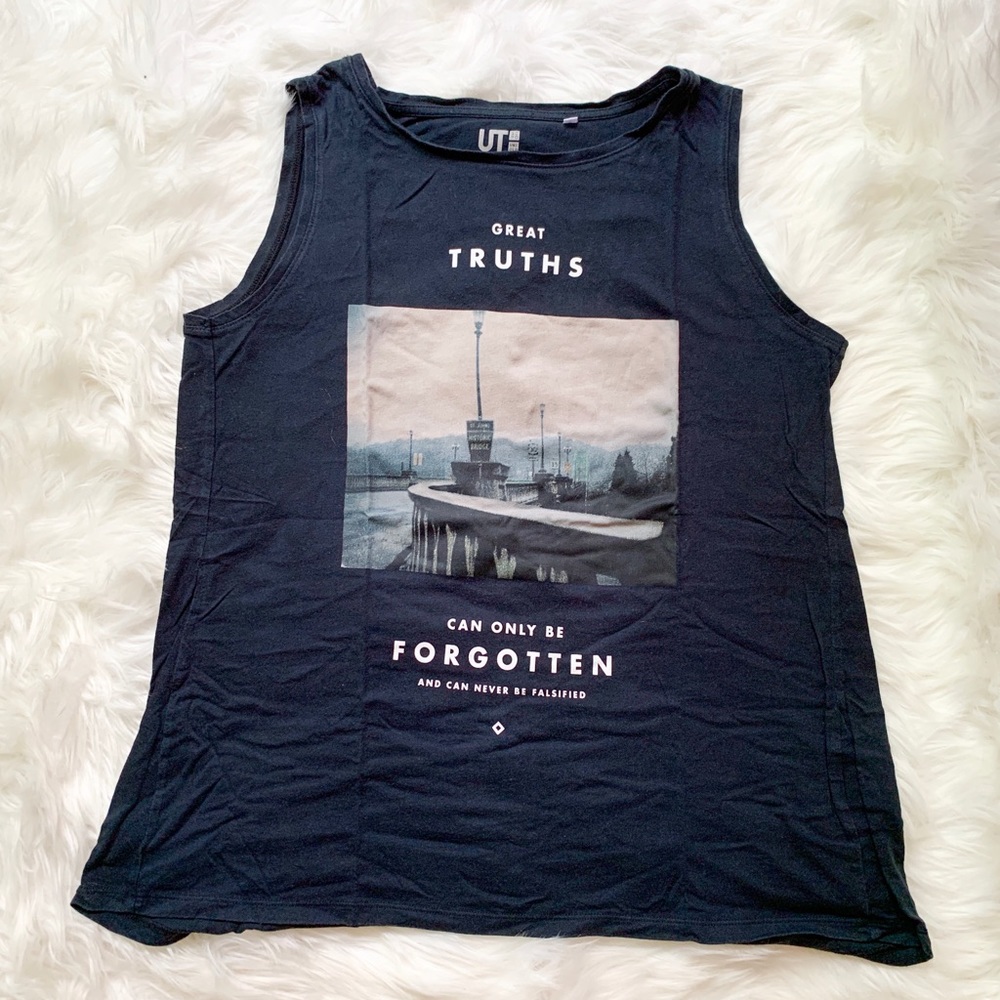 Uniqlo women’s ransom limited graphic tank top